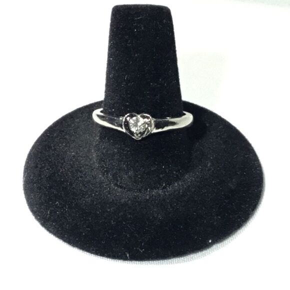 Simple Heart Setting Fashion Ring (G2) - Picture 3 of 6